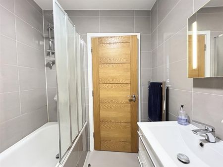 2 Bedroom Flat To Let - Photo 5