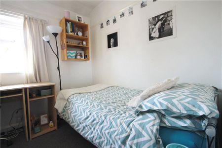 Spring Rise, Egham, Surrey, TW20 9PP - Photo 2