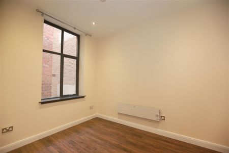 High Street - Photo 4