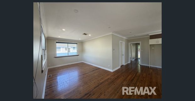 Tidy Central Living - Photo 1