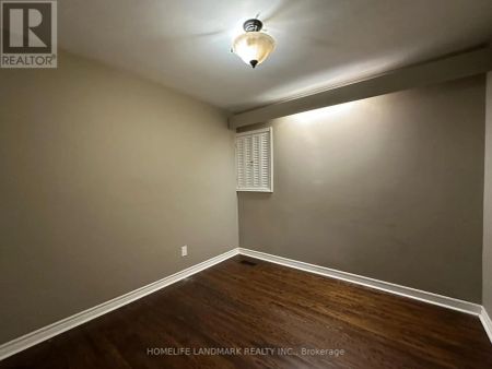 28 LANDFAIR CRESCENT - Photo 2