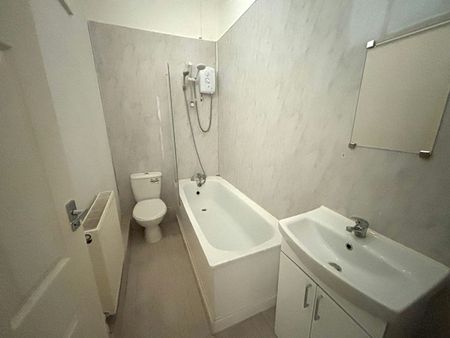 Flat to rent on - Photo 5