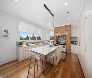 Spectacular Home – Includes Gardener/Power/Internet/Water - Photo 6