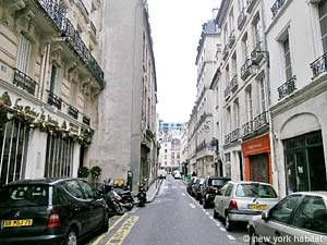 Logement à Paris, Location meublée - Photo 2