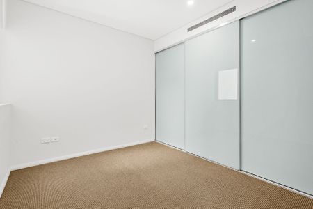 Two Bedroom Apartment with Terrace + Pool - Photo 5