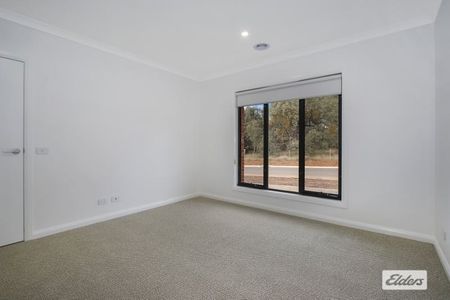 Low maintenance family home - Photo 3