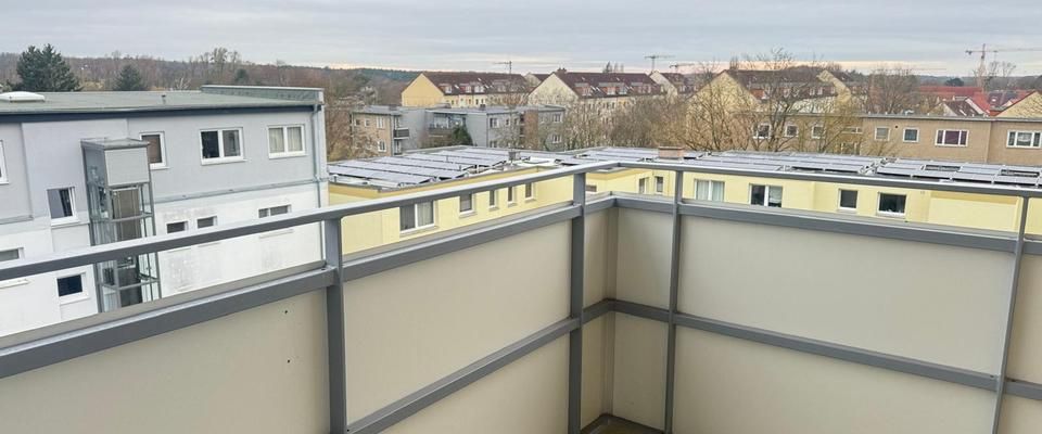 Helle, großzügige 2-Zimmer-Wohnung im 5. OG mit Aufzug - Photo 1