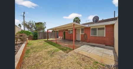 Neat & Tidy Street-Front Villa in a Superb Location - Photo 3