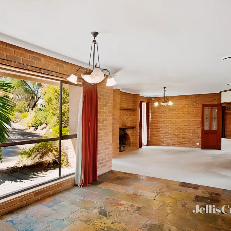 4 Bed, 2 Bath - Photo 1