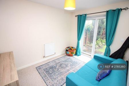 3 bedroom semi-detached house to rent - Photo 3