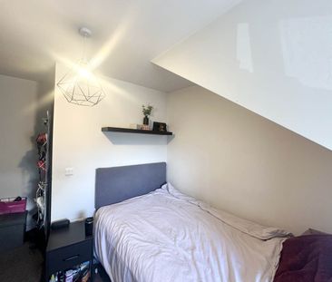 Station Terrace (room 6), Bramley, Leeds - Photo 1