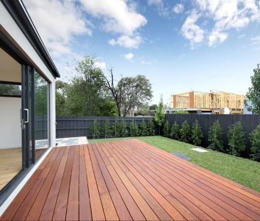 Luxury Family Living in the Heart of Bentleigh East - Photo 6