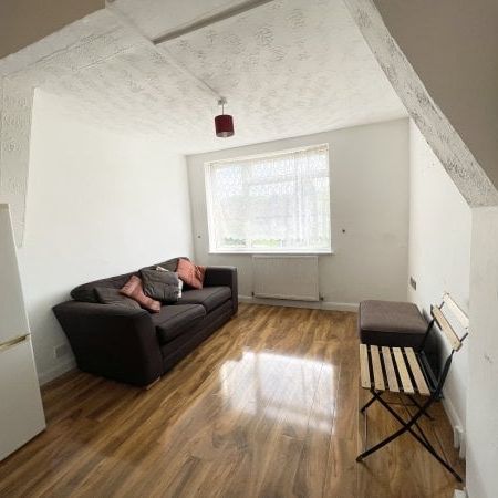 Valentines Way RM7 0YH, Property for rent - Photo 1