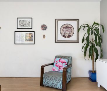 Inviting apartment in prime village pocket - Photo 5