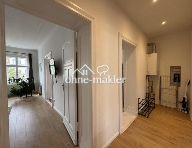 Teilmöblierte, Frisch Sanierte, Helle, 2-Zimmer Wohnung mit Balkon im Altbau in Neukölln - Foto 1