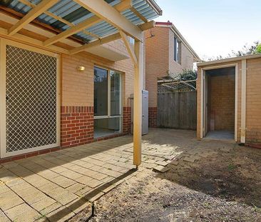 SPACIOUS TOWNHOUSE - Photo 3