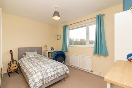 2 bedroom end of terrace house to rent - Photo 4