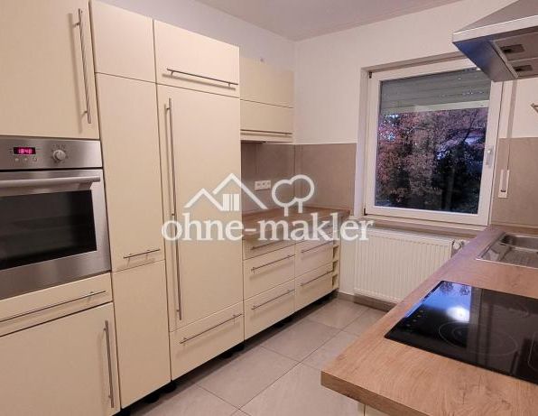 Frisch sanierte 3 - Zimmer Wohnung Hochpaterre mit Terrasse - Foto 1