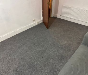 3 Bed Terraced House, Boundary Road, E13 - Photo 2