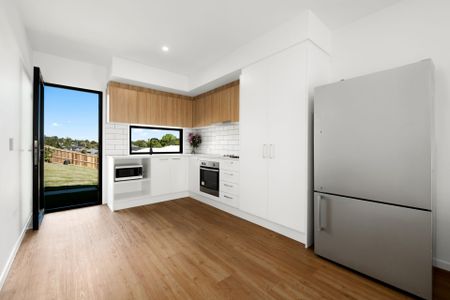 Modern Furnished Unit in a Sought after Location&comma; with Water and Internet Included&excl; - Photo 4