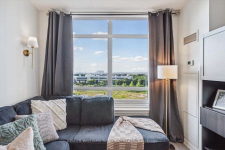 9245 Jane Street #902 - Photo 4