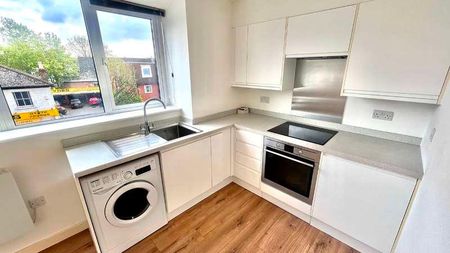 East Street, Epsom, KT17 - Photo 2