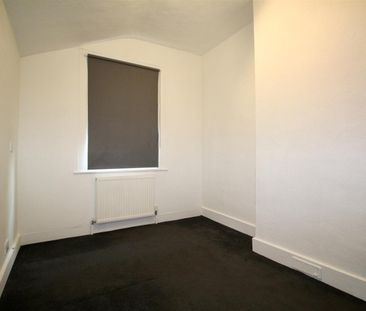 3 Bedroom House - Terraced To Let - Photo 4