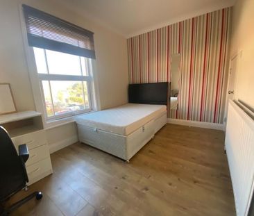 6 bedroom semi-detached house to rent - Photo 2