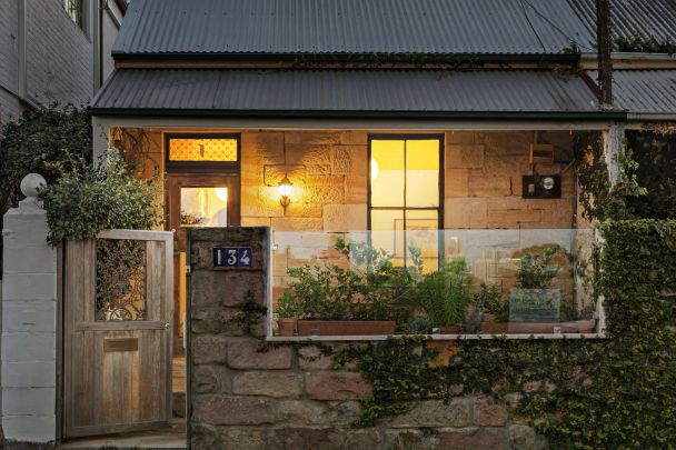 Rustic Sandstone Home With Harbour, Bridge & City Skyline views - - Photo 1