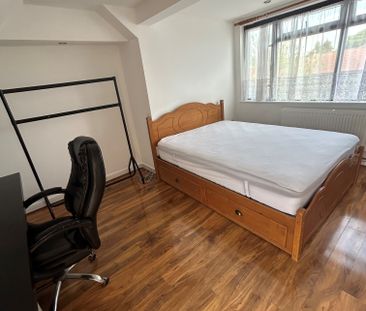 Church Rise, Chessington - Photo 4