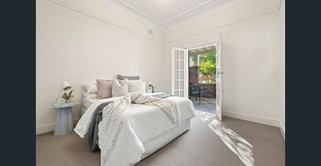 Updated and light filled Californian bungalow - Photo 5