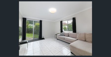 Classic Tarragindi Charm with Room for Everyone - Photo 5