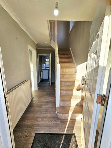 3 bedroom semi-detached house to rent - Photo 2