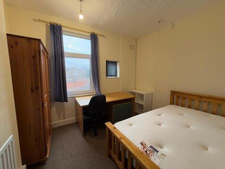 4 bedroom terraced house to rent - Photo 5