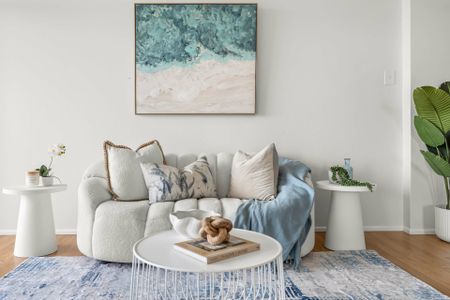 Light Filled & Renovated with Shimmering City Skyline & Harbour Views - Photo 5