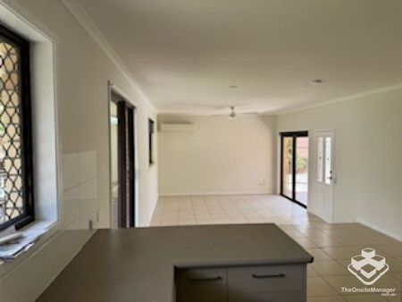 3 br Home $900p.w. - Mudgeeraba - Photo 2