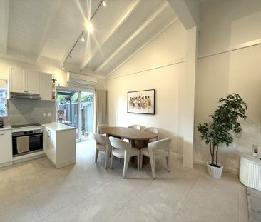 Modern 3 Bedroom Townhouse - Photo 4