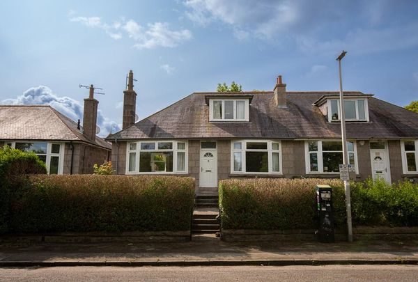 4 bedroom semi-detached house to rent - Photo 1