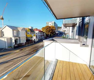 City two bedroom apartment with balcony - Photo 2