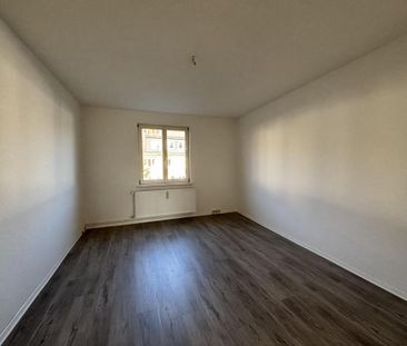 Attraktive 3-Zimmer-Wohnung mit Einbauküche und Loggia in Chemnitz-... - Foto 1