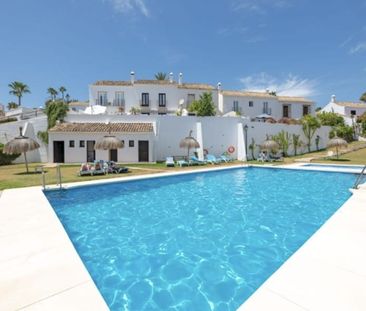 Townhouse in Nueva Andalucía - Photo 4