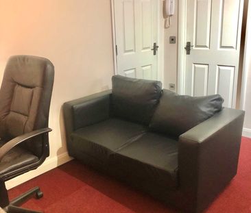 Price £1,050 pcm - Available 01/09/2025 - Furnished - Photo 2