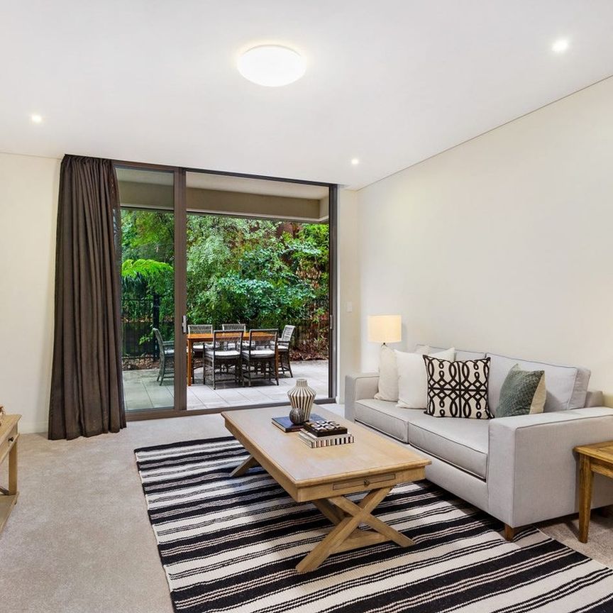 Immaculate Designer Courtyard Apartment - Oversized Luxury Living! - Photo 1