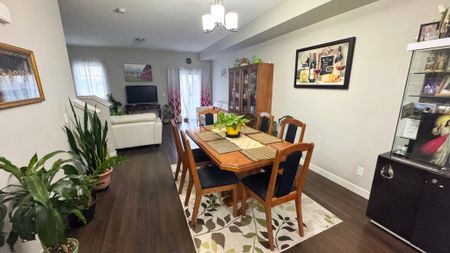 Spacious 3 Bedroom Townhome In Kintalla Of Redstone!! - Photo 4