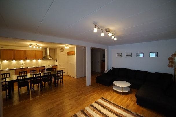 Västra laggarbergsvägen 31 - Photo 1