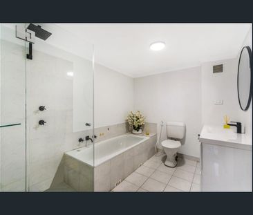 FIRST FLOOR APARTMENT WITH A DOUBLE LOCK UP GARAGE - Photo 6