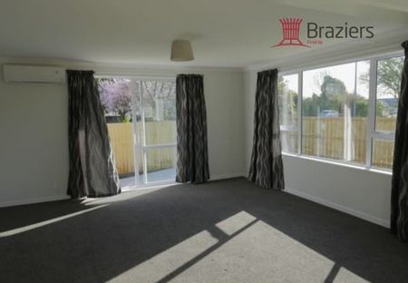 Two bedroom unit in a great location. - Photo 3