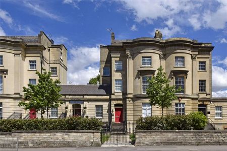 A two bedroom apartment to rent in this delightful Georgian building in the centre of Reading with an allocated parking space. - Photo 4