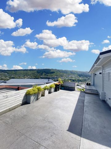 Welcome to 98a Woodman Drive in Tawa. - Photo 2