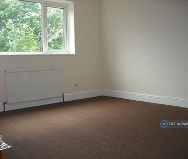 4 bedroom end of terrace house to rent - Photo 2